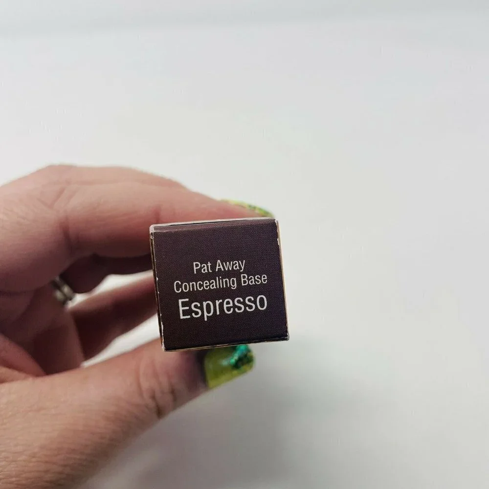Pixi by Petra‎ Pat Away Concealing Base EXPRESSO Buildable Correction Fluid